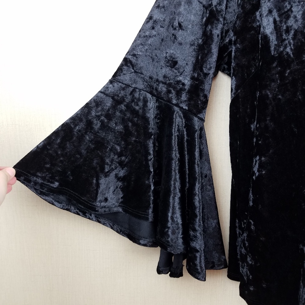 Valerie Stevens Crushed Velvet Bell Sleeve Blouse - Picture 4 of 6